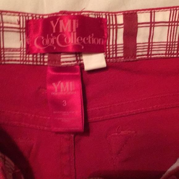 Red shorts - Picture 2 of 3